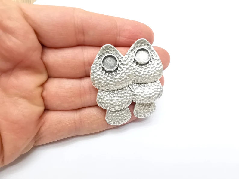 Earring Stud Base, Hammered Dangle Earring Blank, Ear Setting Resin Bezel, Cabochon Mounting, Antique Silver Plated Brass (8mm blank) G35430