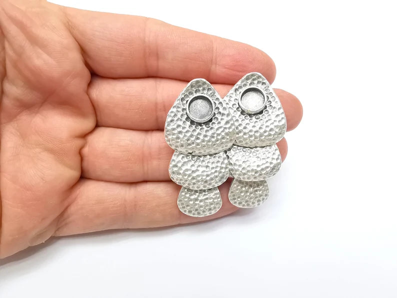 Earring Stud Base, Hammered Dangle Earring Blank, Ear Setting Resin Bezel, Cabochon Mounting, Antique Silver Plated Brass (8mm blank) G35430