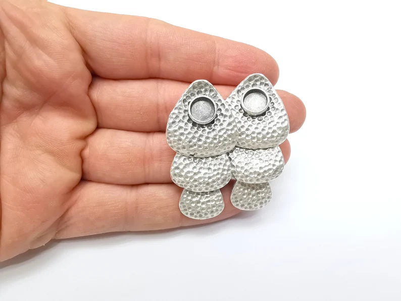 Earring Stud Base, Hammered Dangle Earring Blank, Ear Setting Resin Bezel, Cabochon Mounting, Antique Silver Plated Brass (8mm blank) G35430