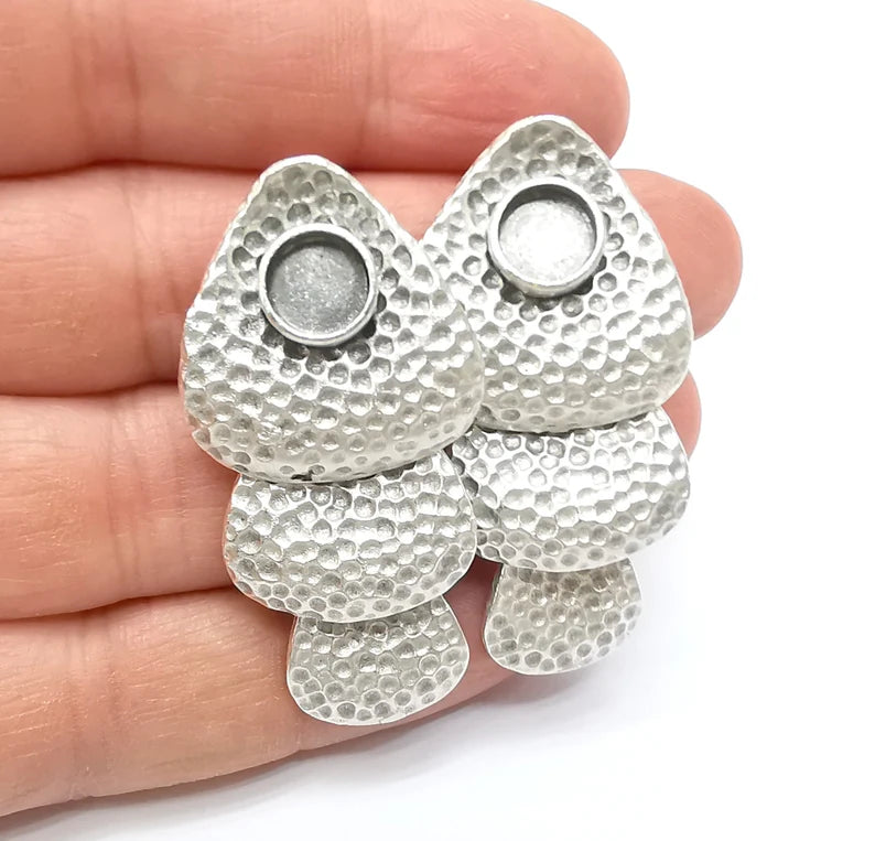 Earring Stud Base, Hammered Dangle Earring Blank, Ear Setting Resin Bezel, Cabochon Mounting, Antique Silver Plated Brass (8mm blank) G35430