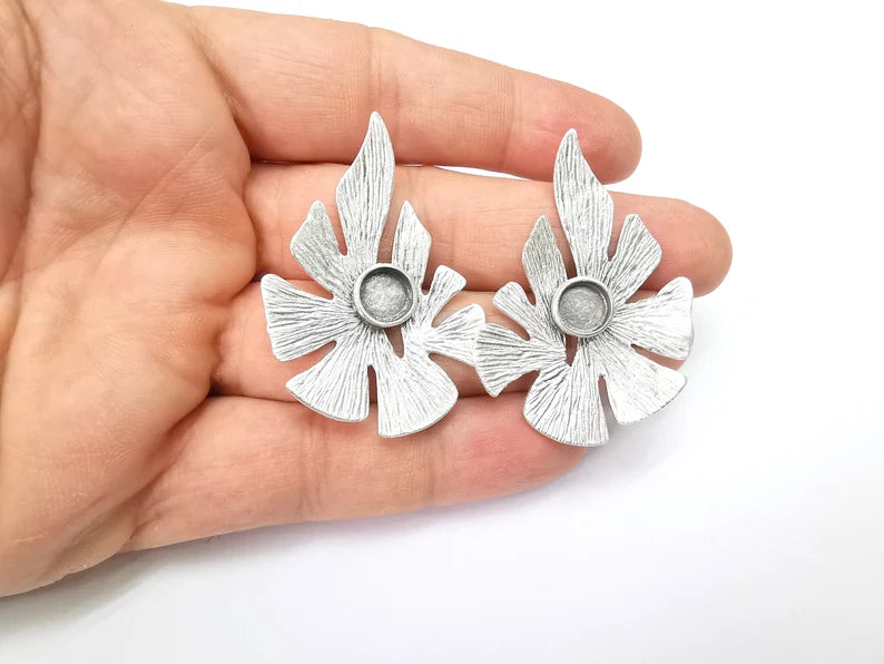 Leafy Earring Blank, Monstera Earring Base, Ear Setting Resin Bezel, Cabochon Mounting, Antique Silver Plated Brass (8mm blanks) G35448