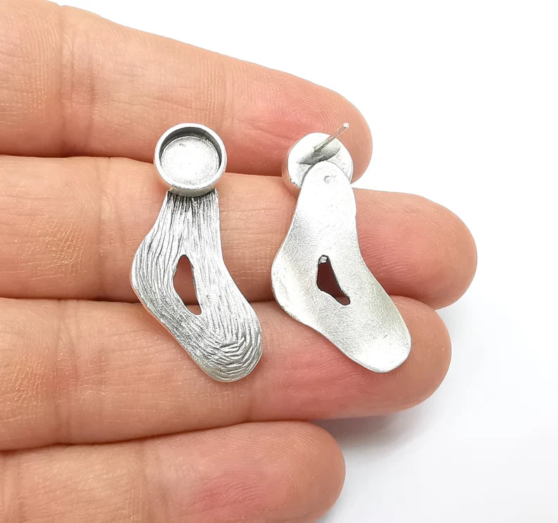 Silver Earring Base, Leaf Earring Blank, Ear Setting Resin Bezel, Cabochon Mounting, Antique Silver Plated Brass (8mm blanks) G35449