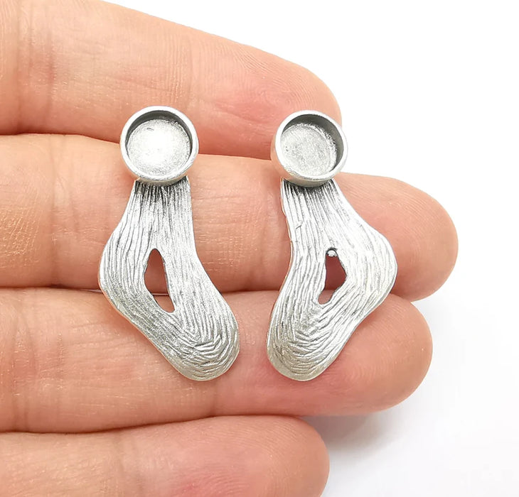 Silver Earring Base, Leaf Earring Blank, Ear Setting Resin Bezel, Cabochon Mounting, Antique Silver Plated Brass (8mm blanks) G35449