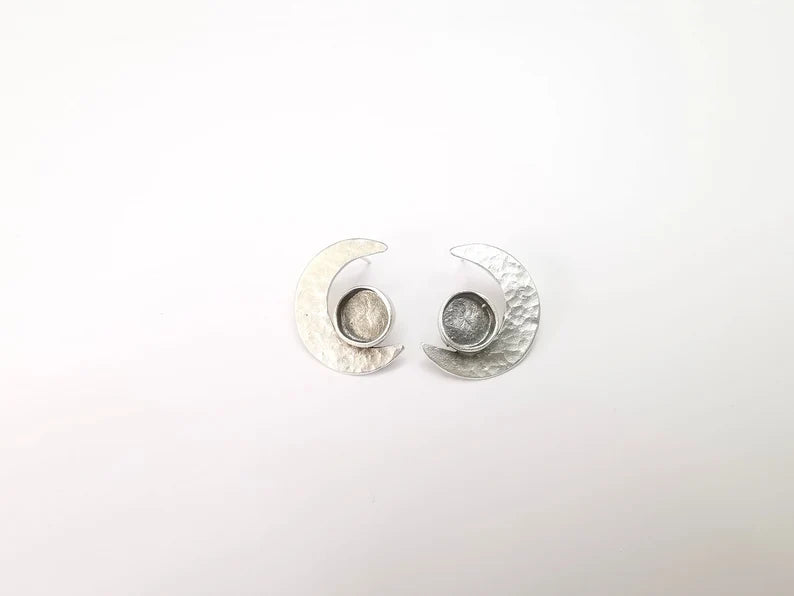 Moon Earring Base, Crescent Earring Blank, Ear Setting Resin Bezel, Cabochon Mounting, Antique Silver Plated Brass (10mm blanks) G35450