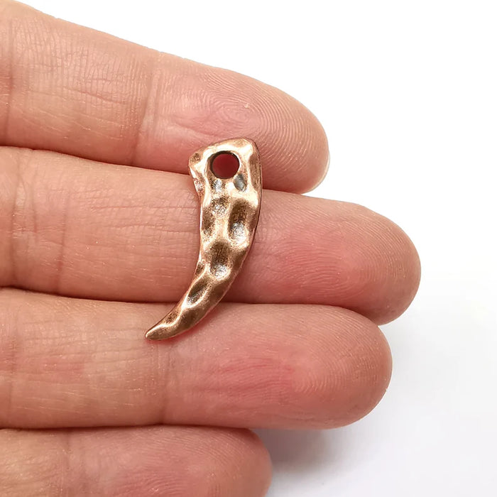 5 Hammered Charms, (Double sided) Tooth Claw Charms, Earring Charms, Copper Pendant, Necklace Pendant, Antique Copper Plated 30x9mm G35474