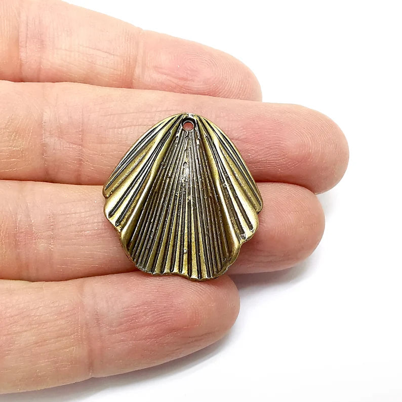 Scallop Charms, Sea Shell Charms, Rustic Charms, Earring Charms, Bronze Pendant, Necklace Parts, Antique Bronze Plated 29x27mm G35301