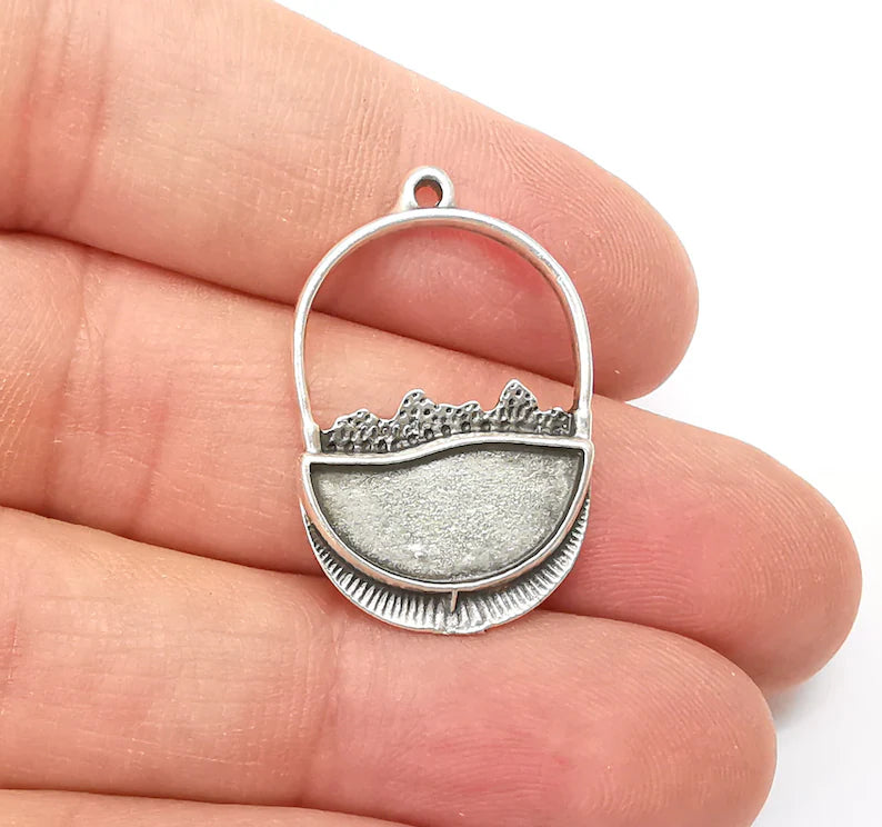 2 Silver Charms Blank, Earring Charms Base, Cabochon Bezel, inlay Mounting, Resin Necklace, Antique Silver Plated Brass 14mm blank G35484