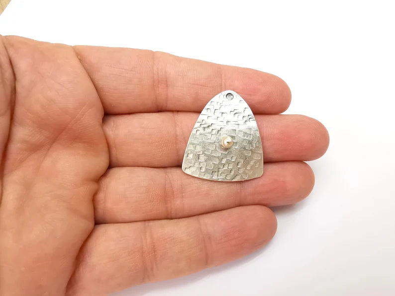 Silver Dangle Charms, Hammered Boho Charm, Rustic Charm, Earring Charm, Silver Pendant, Necklace Parts, Antique Silver Plated 31x28mm G35494