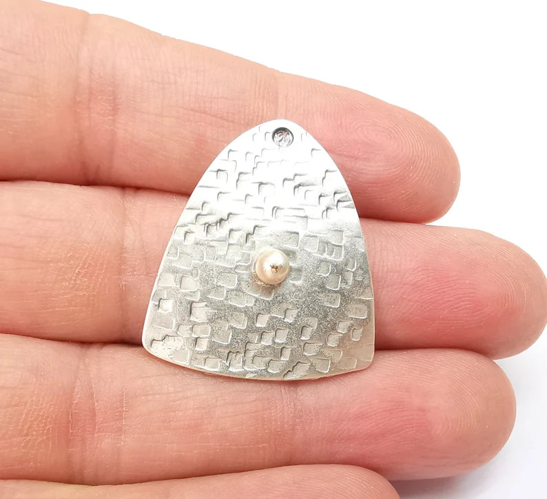 Silver Dangle Charms, Hammered Boho Charm, Rustic Charm, Earring Charm, Silver Pendant, Necklace Parts, Antique Silver Plated 31x28mm G35494