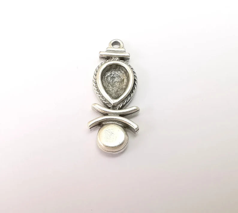 2 Silver Dangle Charms Blank, Earring Charms Base, Cabochon Bezel, inlay Mounting, Resin Necklace, Antique Silver Plated Brass 32x12mm G35495