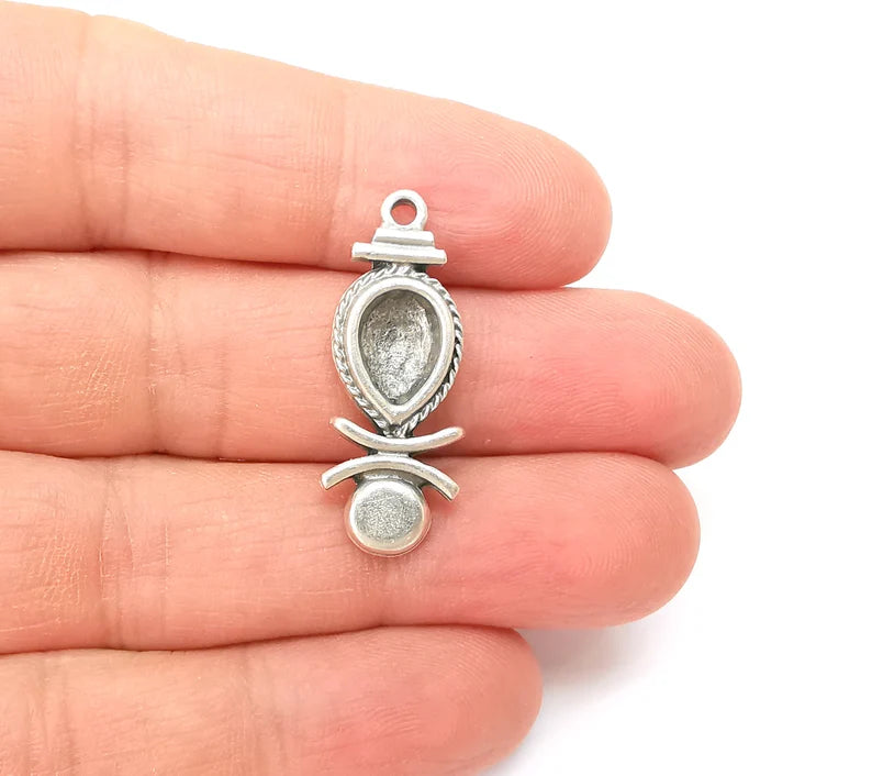 2 Silver Dangle Charms Blank, Earring Charms Base, Cabochon Bezel, inlay Mounting, Resin Necklace, Antique Silver Plated Brass 32x12mm G35495