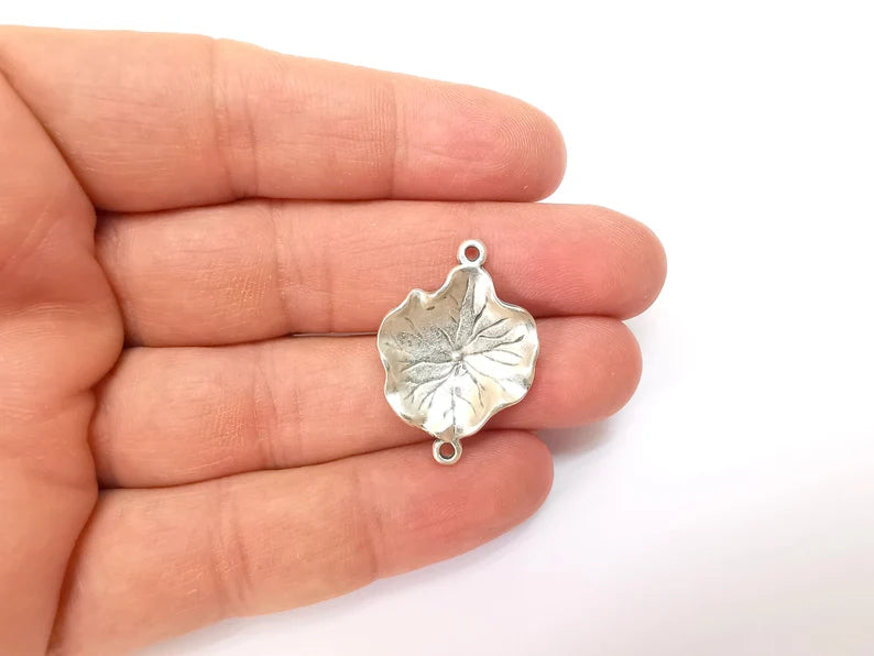 Silver Leaf Connector, Jewelry Parts, Silver Bracelet Component, Antique Silver Finding, Antique Silver Plated Metal (31x22mm) G35509