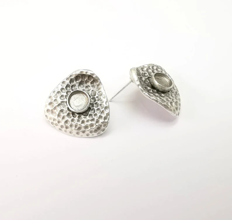 Earring Stud Base, Hammered Earring Blank, Ear Settings Resin Bezel, Cabochon Mounting, Antique Silver Plated Brass (6mm blanks) G35425
