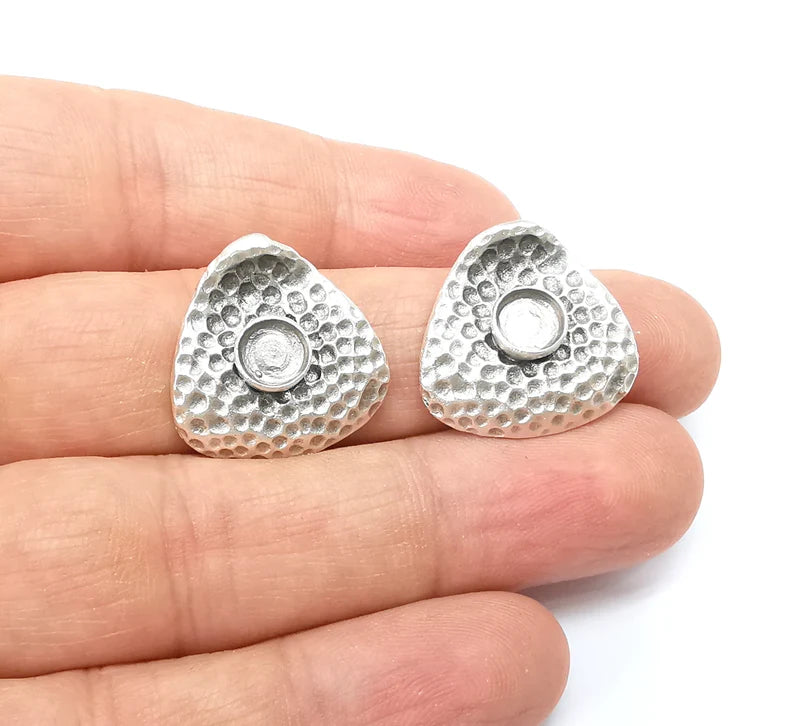 Earring Stud Base, Hammered Earring Blank, Ear Settings Resin Bezel, Cabochon Mounting, Antique Silver Plated Brass (6mm blanks) G35425