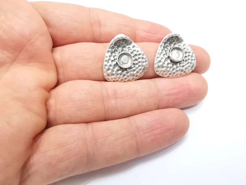 Earring Stud Base, Hammered Earring Blank, Ear Settings Resin Bezel, Cabochon Mounting, Antique Silver Plated Brass (6mm blanks) G35425