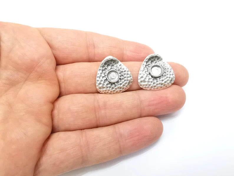 Earring Stud Base, Hammered Earring Blank, Ear Settings Resin Bezel, Cabochon Mounting, Antique Silver Plated Brass (6mm blanks) G35425