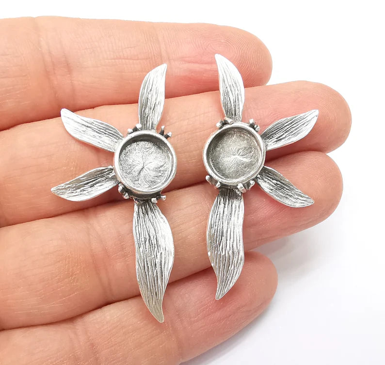 Flower Earring Base, Leaf Earring Blank, Ear Settings Bezel, Resin Blank, Cabochon Mounting, Antique Silver Plated Brass (10mm blank) G35426