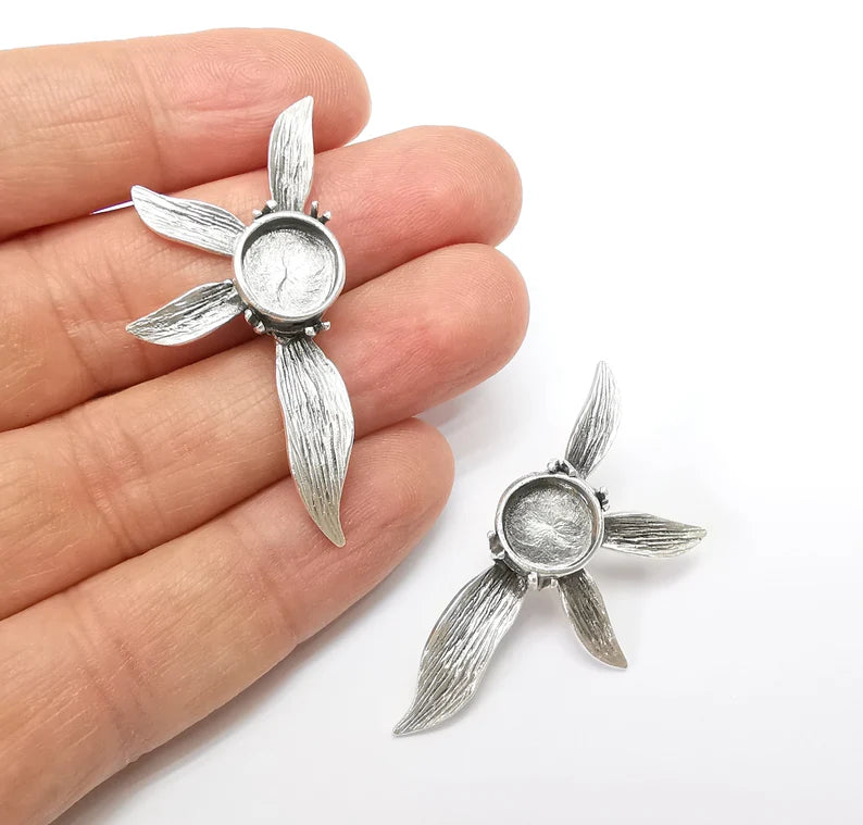 Flower Earring Base, Leaf Earring Blank, Ear Settings Bezel, Resin Blank, Cabochon Mounting, Antique Silver Plated Brass (10mm blank) G35426
