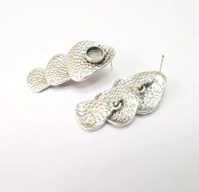 Earring Stud Base, Hammered Dangle Earring Blank, Ear Setting Resin Bezel, Cabochon Mounting, Antique Silver Plated Brass (8mm blank) G35430