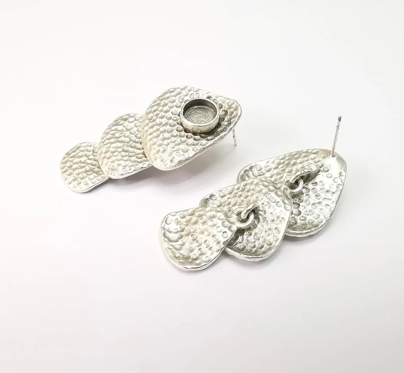 Earring Stud Base, Hammered Dangle Earring Blank, Ear Setting Resin Bezel, Cabochon Mounting, Antique Silver Plated Brass (8mm blank) G35430