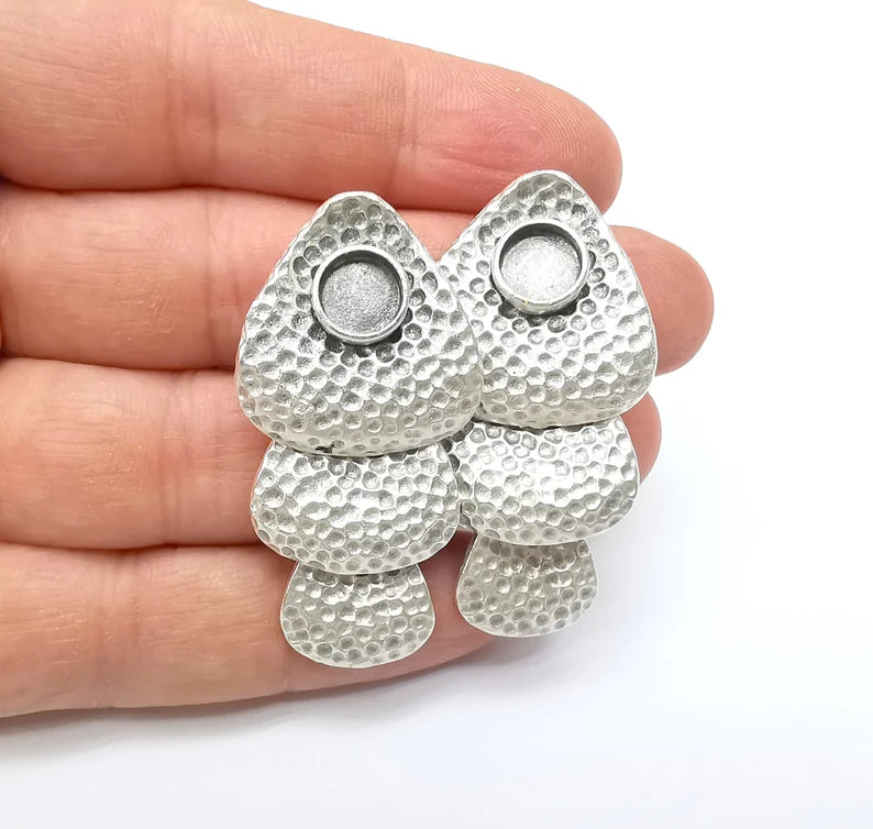 Earring Stud Base, Hammered Dangle Earring Blank, Ear Setting Resin Bezel, Cabochon Mounting, Antique Silver Plated Brass (8mm blank) G35430