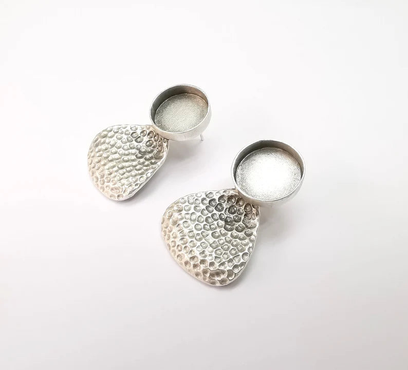 Earring Stud Base, Hammered Earring Blank, Ear Settings Resin Bezel, Cabochon Mounting, Antique Silver Plated Brass (14mm blanks) G35435