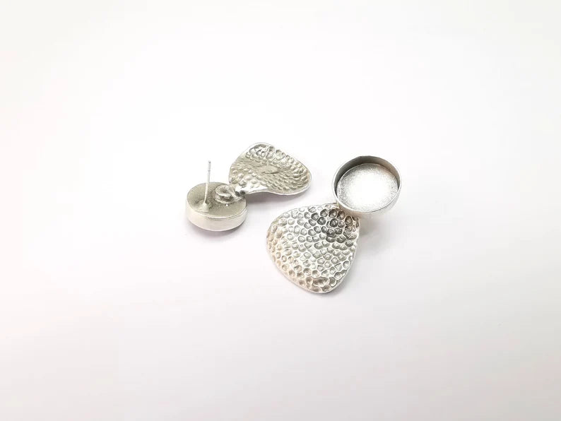 Earring Stud Base, Hammered Earring Blank, Ear Settings Resin Bezel, Cabochon Mounting, Antique Silver Plated Brass (14mm blanks) G35435
