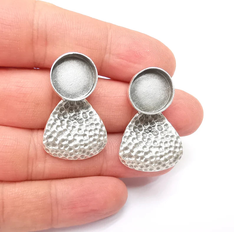 Earring Stud Base, Hammered Earring Blank, Ear Settings Resin Bezel, Cabochon Mounting, Antique Silver Plated Brass (14mm blanks) G35435