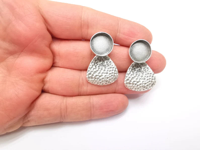 Earring Stud Base, Hammered Earring Blank, Ear Settings Resin Bezel, Cabochon Mounting, Antique Silver Plated Brass (14mm blanks) G35435