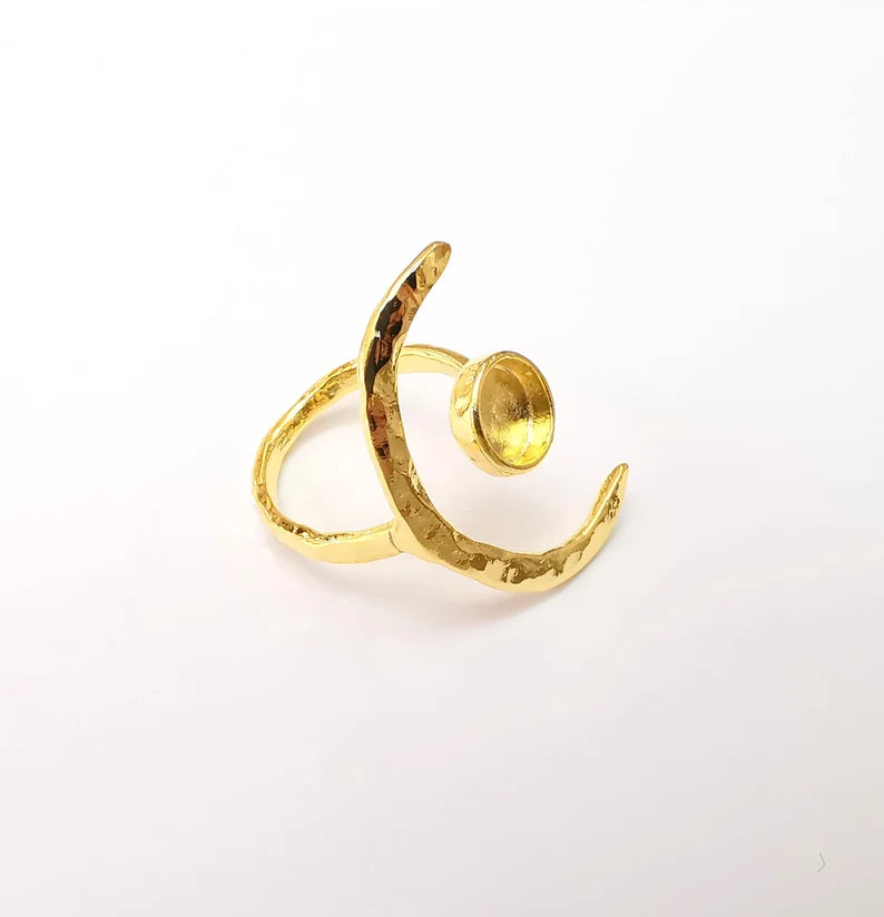 Gold Ring Crescent Setting, Moon Ring Blank, Resin Bezel, Celestial Ring Mounting, Epoxy Frame, Adjustable Antique Gold Plated 8mm G35568