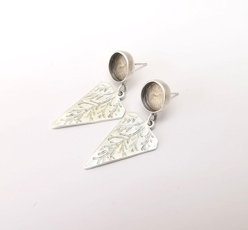 Triangle Leaf Earring Base, Earring Blank, Ear Setting Bezel, Resin Blank, Cabochon Mounting, Antique Silver Plated Brass 10mm blank G35548