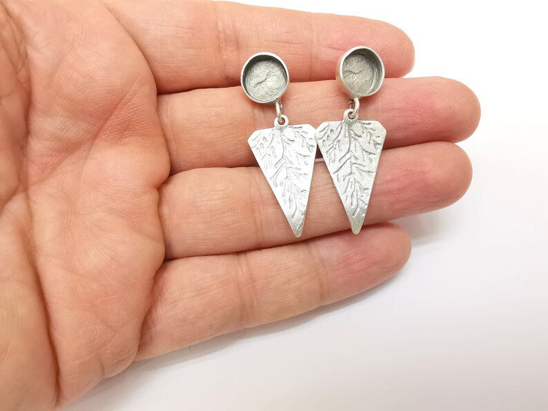 Triangle Leaf Earring Base, Earring Blank, Ear Setting Bezel, Resin Blank, Cabochon Mounting, Antique Silver Plated Brass 10mm blank G35548