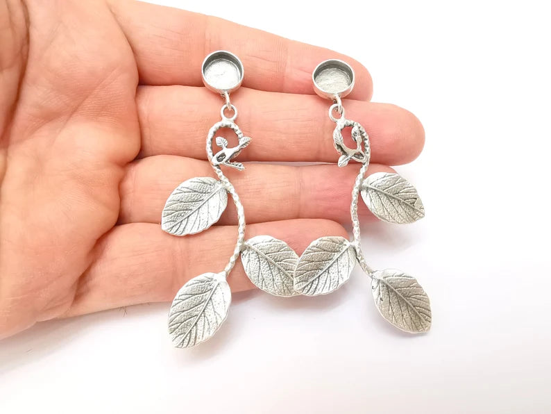 Leafy Earring Base, Leaf Earring Blank, Ear Settings Bezel, Resin Blank, Cabochon Mounting, Antique Silver Plated Brass (10mm blanks) G35565