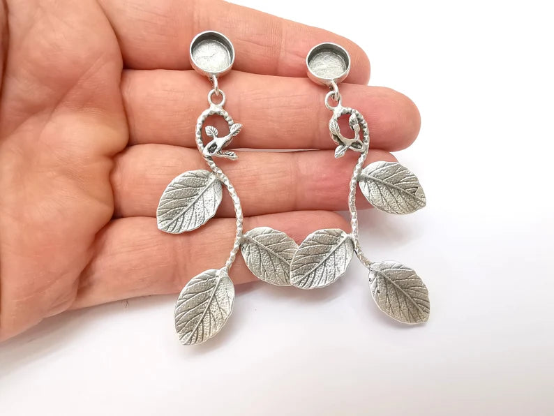 Leafy Earring Base, Leaf Earring Blank, Ear Settings Bezel, Resin Blank, Cabochon Mounting, Antique Silver Plated Brass (10mm blanks) G35565