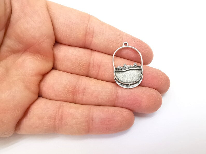 2 Silver Charms Blank, Earring Charms Base, Cabochon Bezel, inlay Mounting, Resin Necklace, Antique Silver Plated Brass 14mm blank G35484