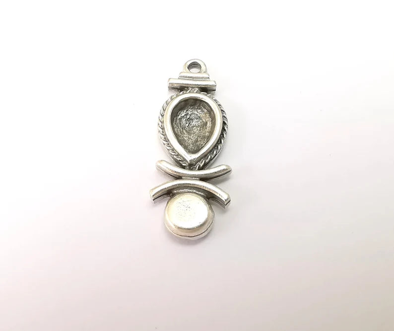 2 Silver Dangle Charms Blank, Earring Charms Base, Cabochon Bezel, inlay Mounting, Resin Necklace, Antique Silver Plated Brass 32x12mm G35495