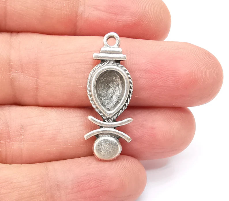 2 Silver Dangle Charms Blank, Earring Charms Base, Cabochon Bezel, inlay Mounting, Resin Necklace, Antique Silver Plated Brass 32x12mm G35495