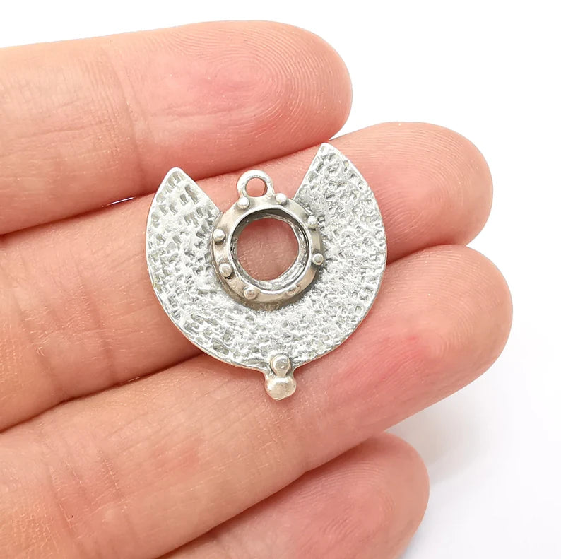 Silver Charms, Boho Charm, Rustic Charm, Earring Charm, Silver Pendant, Necklace Parts, Antique Silver Plated 26mm G35507