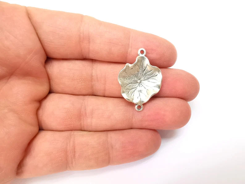 Silver Leaf Connector, Jewelry Parts, Silver Bracelet Component, Antique Silver Finding, Antique Silver Plated Metal (31x22mm) G35509