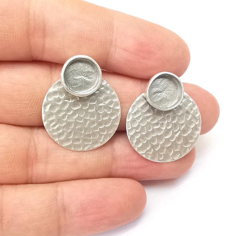 Earring Stud Base, Hammered Earring Blank, Ear Settings Resin Bezel, Cabochon Mounting, Antique Silver Plated Brass (10mm blanks) G35615