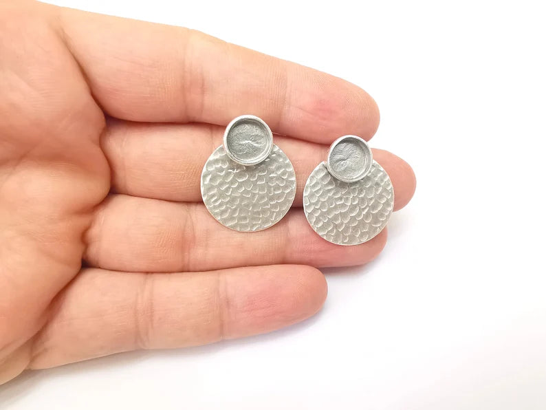 Earring Stud Base, Hammered Earring Blank, Ear Settings Resin Bezel, Cabochon Mounting, Antique Silver Plated Brass (10mm blanks) G35615