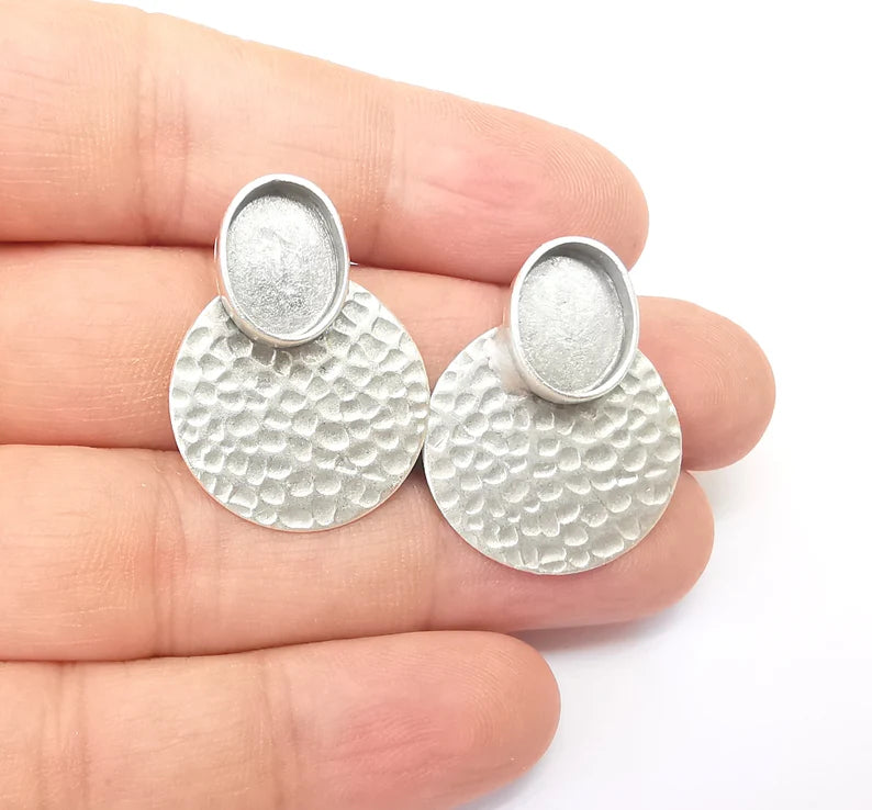 Earring Stud Base, Hammered Earring Blank, Ear Settings Resin Bezel, Cabochon Mounting, Antique Silver Plated Brass (13x10mm blanks) G35622