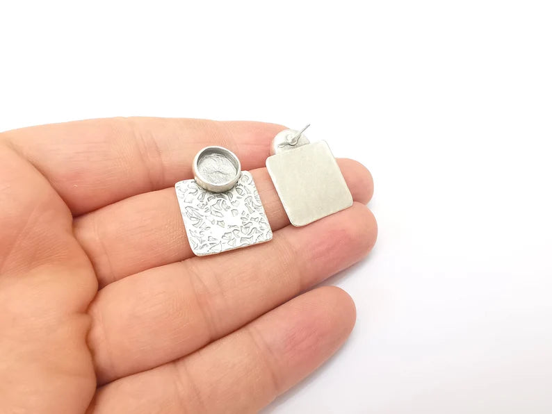 Earring Stud Base, Hammered Earring Blank, Ear Settings Resin Bezel, Cabochon Mounting, Antique Silver Plated Brass (10mm blanks) G35627