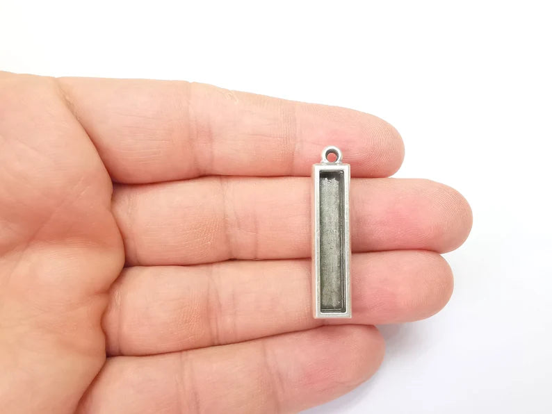 Silver Rectangle Blank, Resin Kit, Charm Frame, Pendant Bezel, Earring Base, Cabochon inlay Mountings, Antique Silver Plated 30x5mm G35638