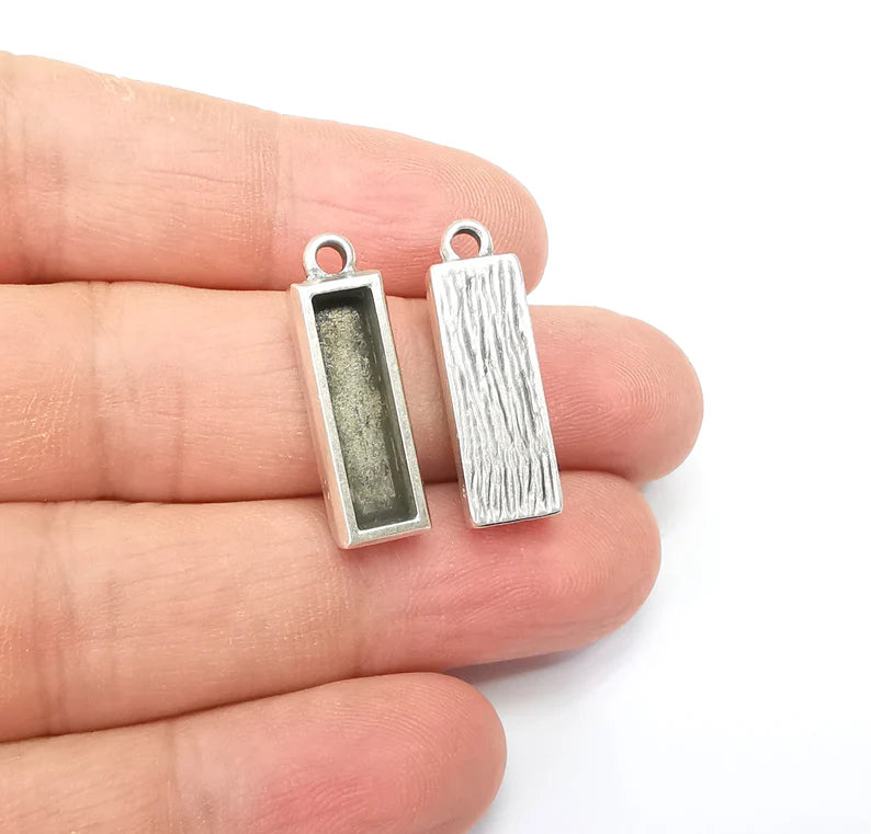 2 Silver Rectangle Blank, Resin Kit, Charm Frame, Pendant Bezel, Earring Base, Cabochon inlay Mountings, Antique Silver Plated 20x5mm G35651