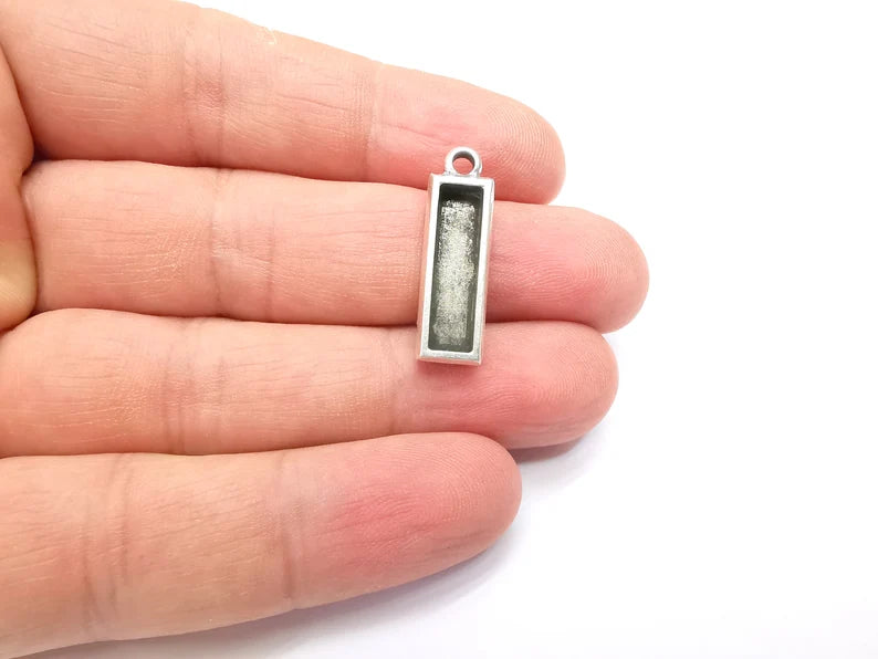 2 Silver Rectangle Blank, Resin Kit, Charm Frame, Pendant Bezel, Earring Base, Cabochon inlay Mountings, Antique Silver Plated 20x5mm G35651