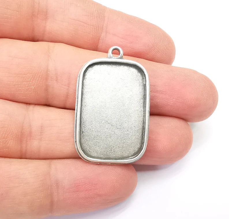 Silver Rectangle Blank, Resin Kit, Charm Frame, Pendant Bezel, Earring Base, Cabochon inlay Mountings, Antique Silver Plated 30x20mm G35657