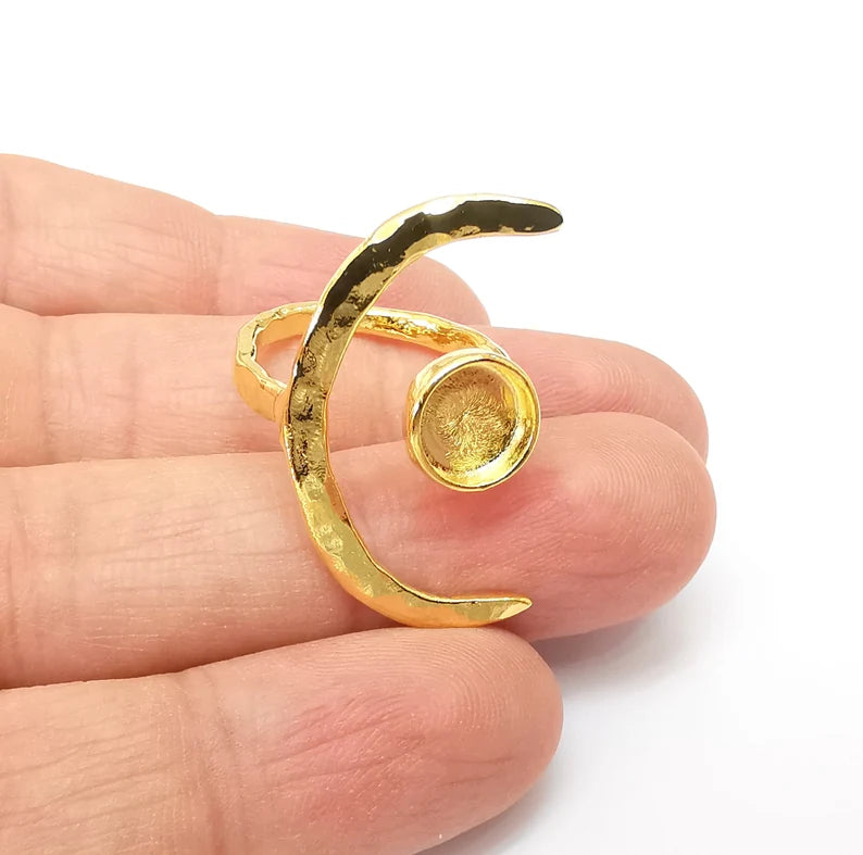 Gold Ring Crescent Setting, Moon Ring Blank, Resin Bezel, Celestial Ring Mounting, Epoxy Frame, Adjustable Antique Gold Plated 8mm G35568