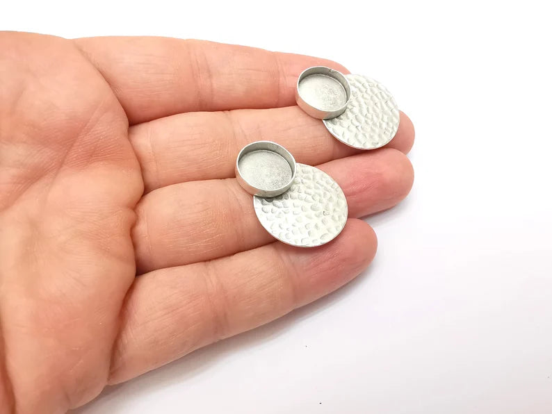 Earring Stud Base, Hammered Earring Blank, Ear Settings Resin Bezel, Cabochon Mounting, Antique Silver Plated Brass (14mm blanks) G35720
