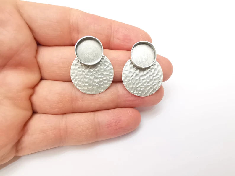 Earring Stud Base, Hammered Earring Blank, Ear Settings Resin Bezel, Cabochon Mounting, Antique Silver Plated Brass (14mm blanks) G35720